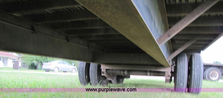 image for item 3048 1995 25' flatbed trailer