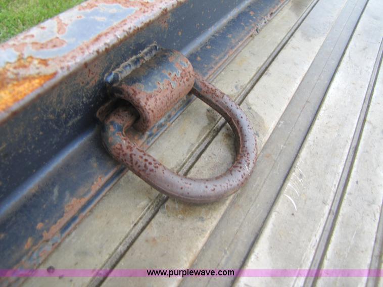 image for item 3048 1995 25' flatbed trailer