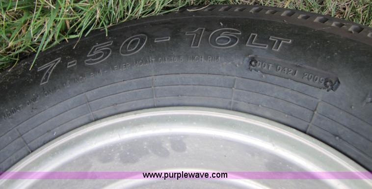 image for item 3048 1995 25' flatbed trailer