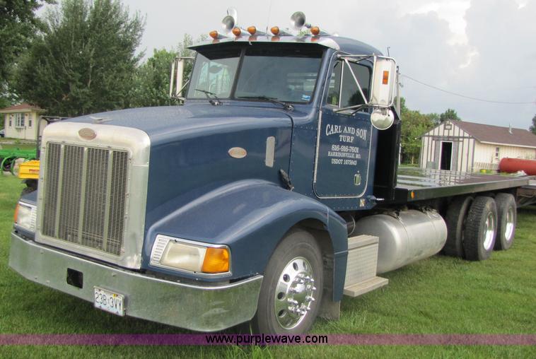 image for item 3049 1999 Peterbilt Conventional 377 semi truck