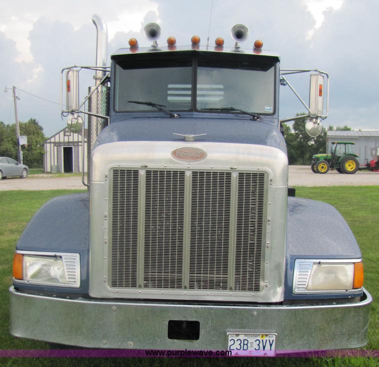image for item 3049 1999 Peterbilt Conventional 377 semi truck