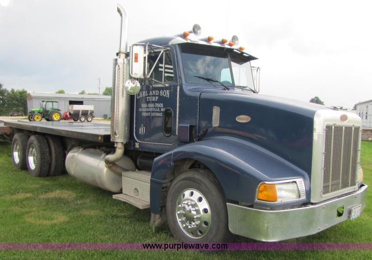 image for item 3049 1999 Peterbilt Conventional 377 semi truck