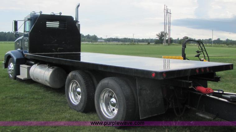 image for item 3049 1999 Peterbilt Conventional 377 semi truck