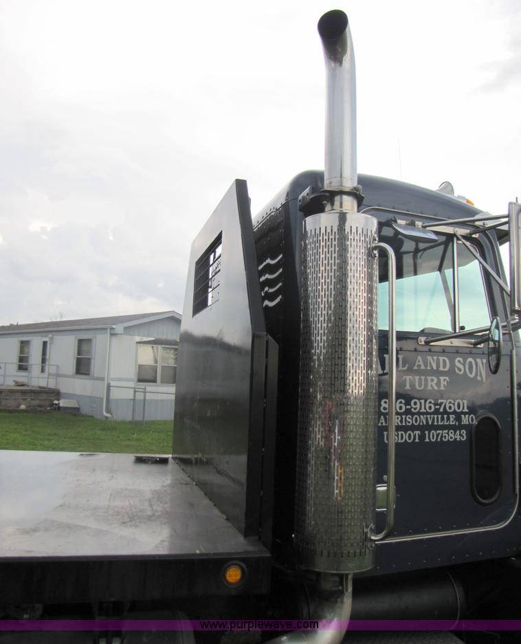 image for item 3049 1999 Peterbilt Conventional 377 semi truck