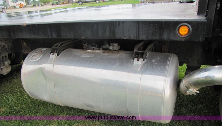 image for item 3049 1999 Peterbilt Conventional 377 semi truck