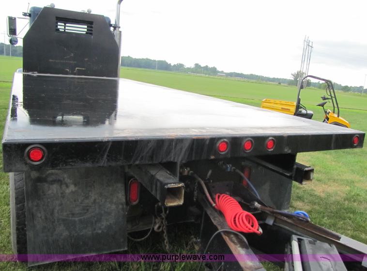 image for item 3049 1999 Peterbilt Conventional 377 semi truck