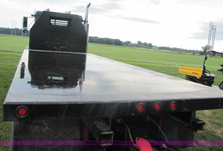 image for item 3049 1999 Peterbilt Conventional 377 semi truck