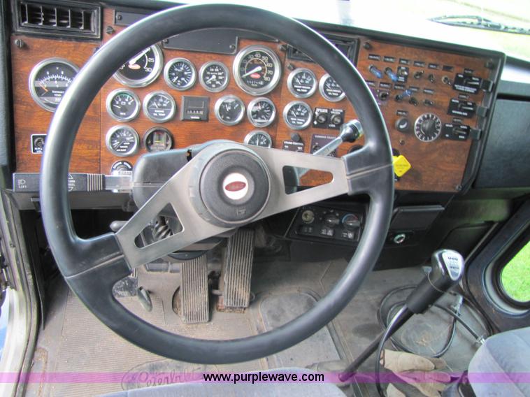 image for item 3049 1999 Peterbilt Conventional 377 semi truck