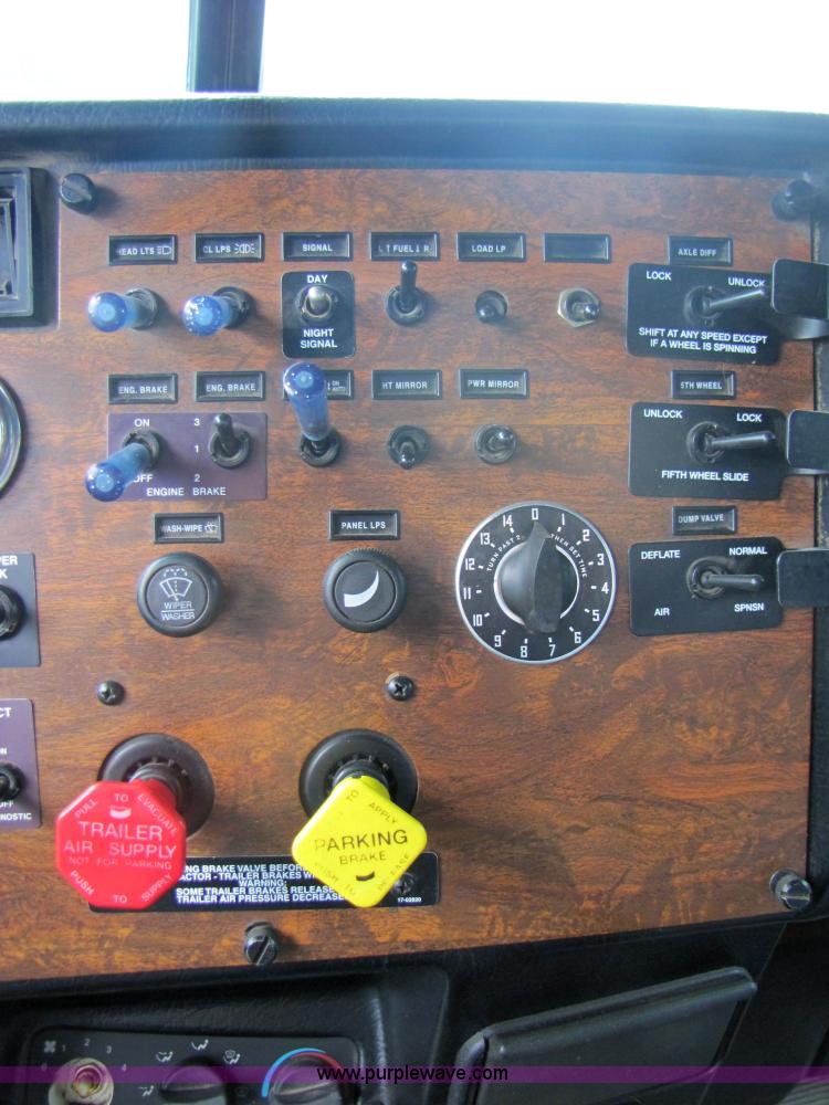 image for item 3049 1999 Peterbilt Conventional 377 semi truck