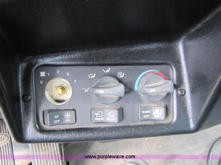 image for item 3049 1999 Peterbilt Conventional 377 semi truck