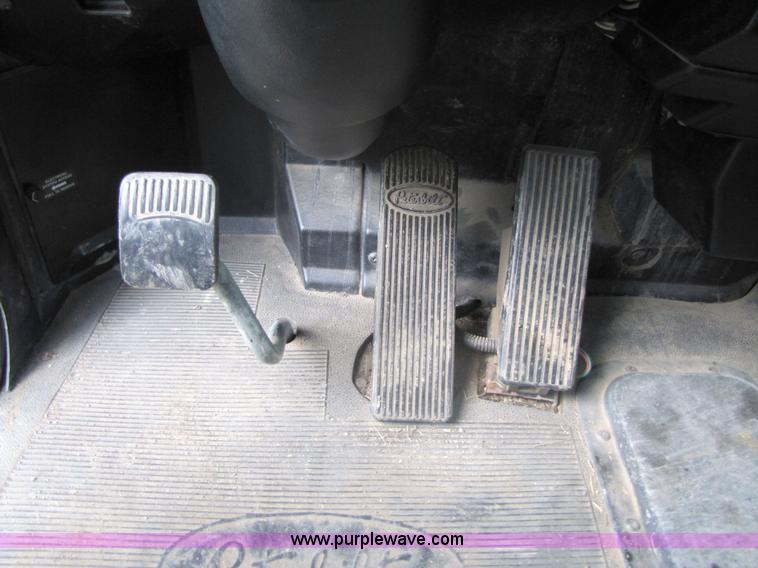 image for item 3049 1999 Peterbilt Conventional 377 semi truck