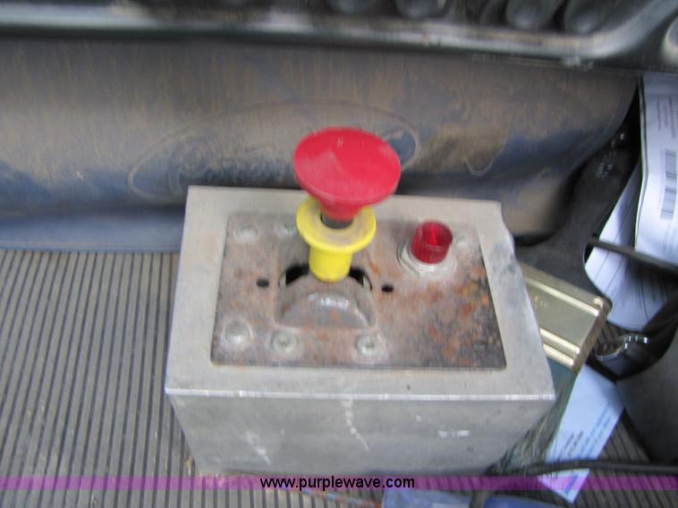 image for item 3049 1999 Peterbilt Conventional 377 semi truck