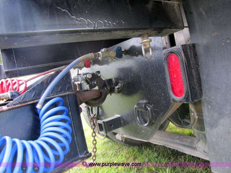 image for item 3049 1999 Peterbilt Conventional 377 semi truck