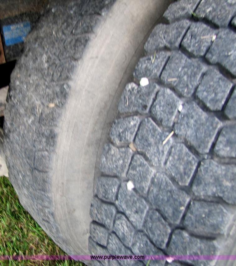 image for item 3049 1999 Peterbilt Conventional 377 semi truck