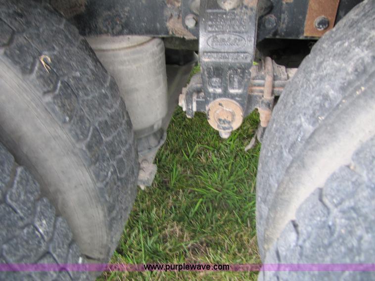 image for item 3049 1999 Peterbilt Conventional 377 semi truck