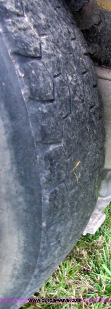 image for item 3049 1999 Peterbilt Conventional 377 semi truck