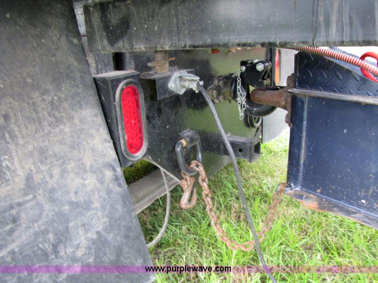 image for item 3049 1999 Peterbilt Conventional 377 semi truck