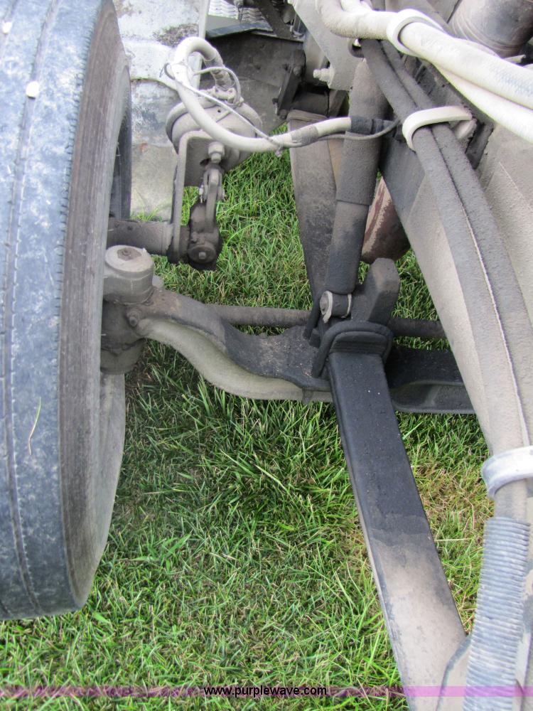 image for item 3049 1999 Peterbilt Conventional 377 semi truck