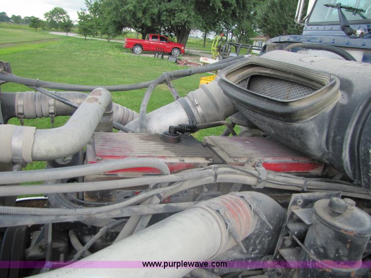 image for item 3049 1999 Peterbilt Conventional 377 semi truck