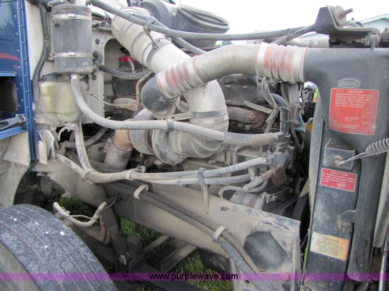 image for item 3049 1999 Peterbilt Conventional 377 semi truck