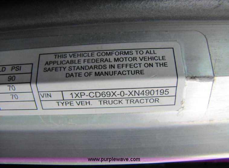 image for item 3049 1999 Peterbilt Conventional 377 semi truck