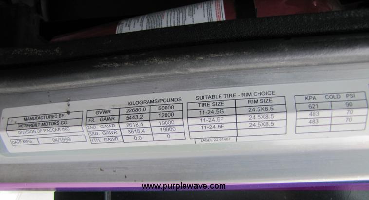 image for item 3049 1999 Peterbilt Conventional 377 semi truck