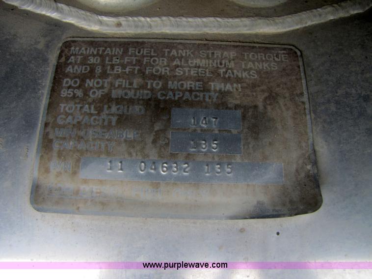 image for item 3049 1999 Peterbilt Conventional 377 semi truck