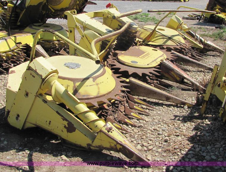 image for item 3213 1990 Kemper 4500 rotary forage head