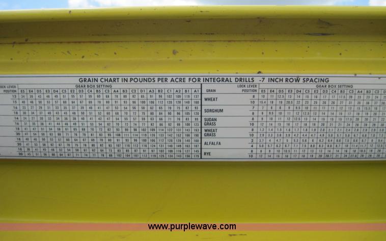 image for item 3919 John Deere 520 drill