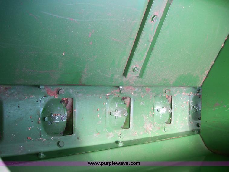 image for item 3919 John Deere 520 drill