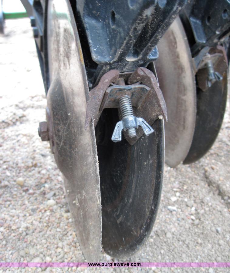 image for item 3919 John Deere 520 drill