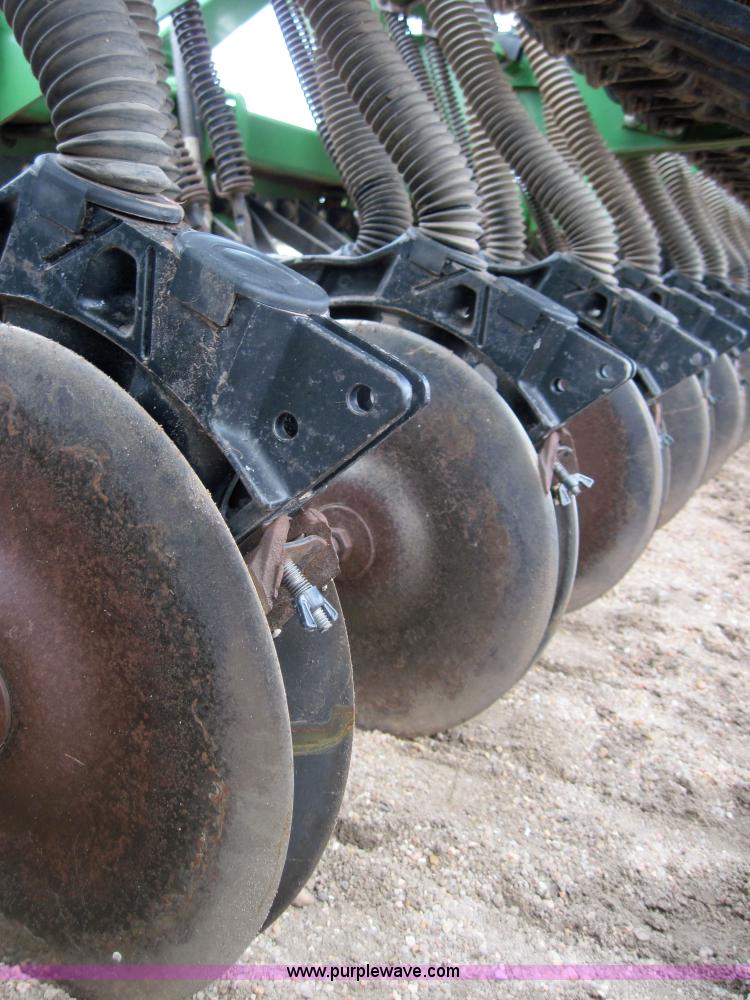 image for item 3919 John Deere 520 drill