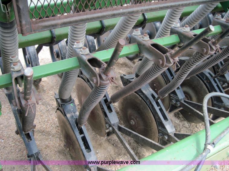 image for item 3919 John Deere 520 drill