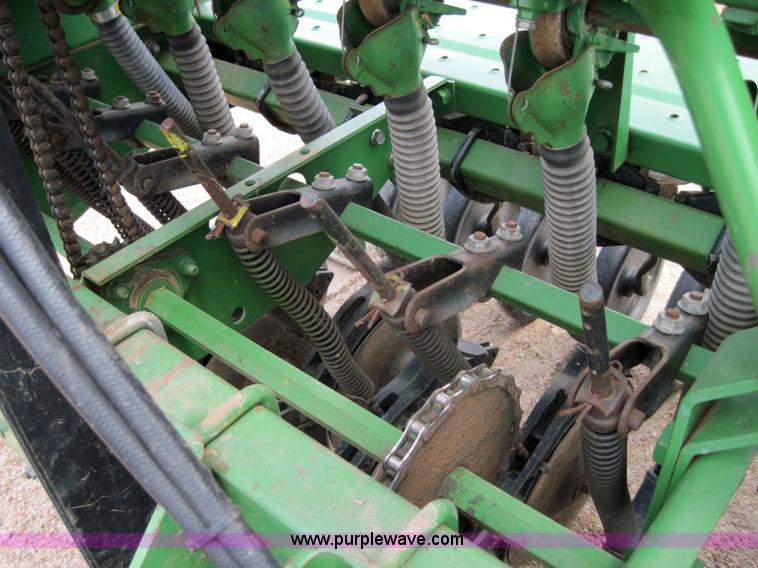 image for item 3919 John Deere 520 drill