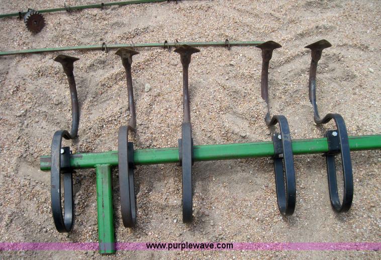 image for item 3919 John Deere 520 drill