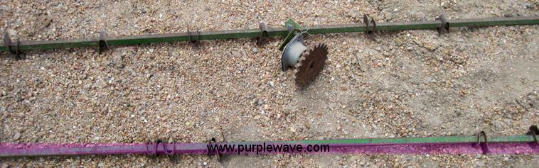 image for item 3919 John Deere 520 drill