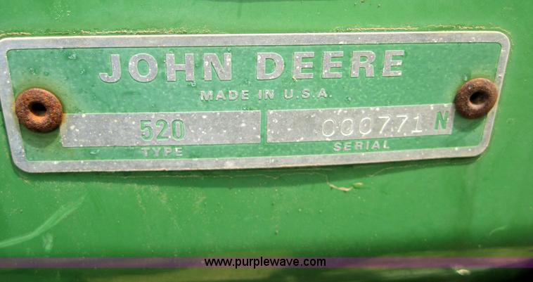 image for item 3919 John Deere 520 drill