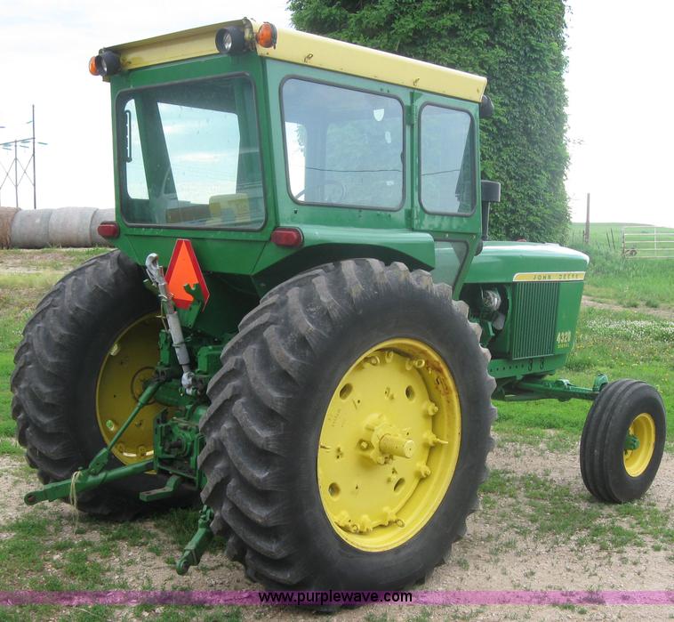 image for item 3990 1971 John Deere 4320 tractor