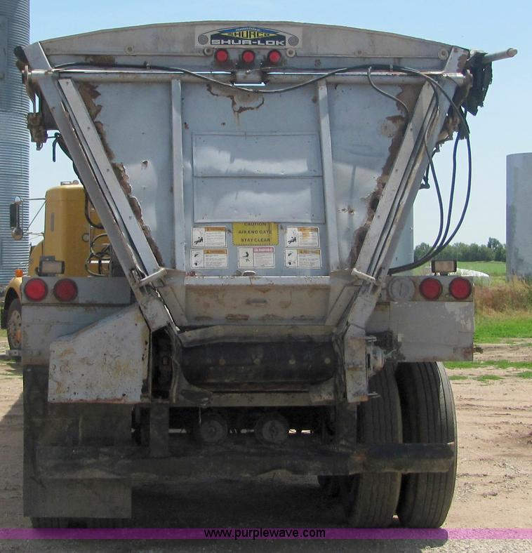 image for item 4618 2000 Red River Valley HULV237 live bottom trailer