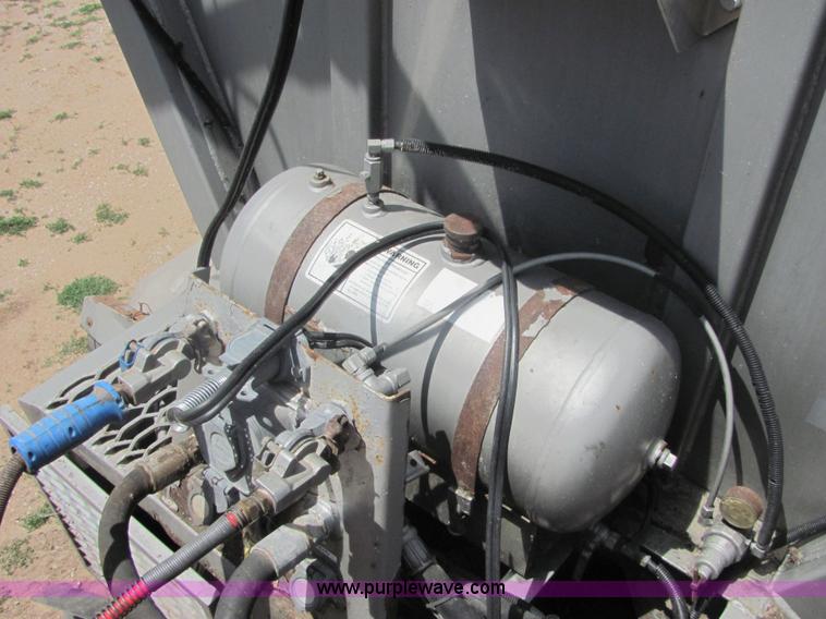 image for item 4618 2000 Red River Valley HULV237 live bottom trailer