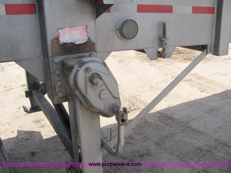 image for item 4618 2000 Red River Valley HULV237 live bottom trailer