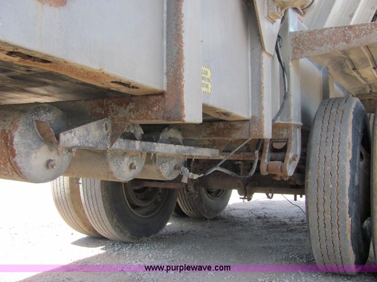 image for item 4618 2000 Red River Valley HULV237 live bottom trailer