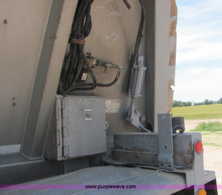 image for item 4618 2000 Red River Valley HULV237 live bottom trailer