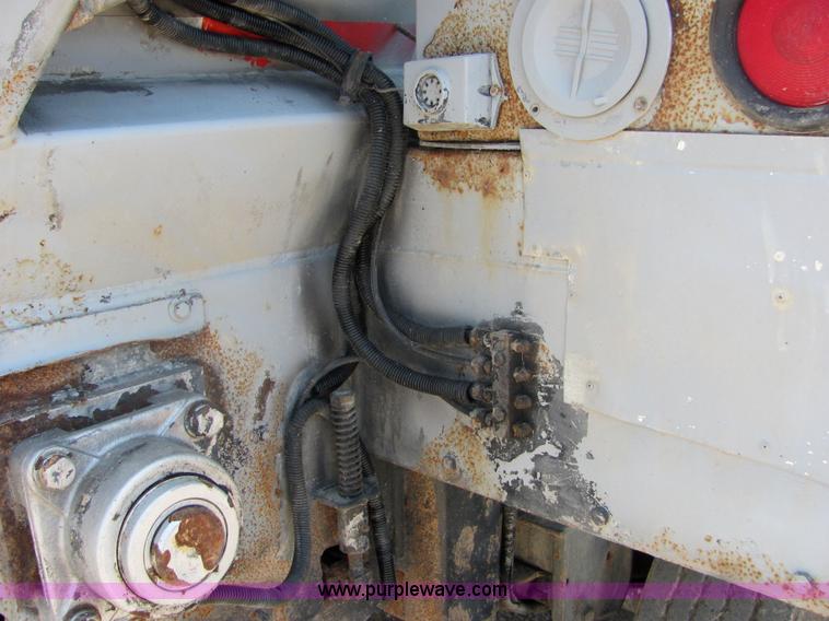 image for item 4618 2000 Red River Valley HULV237 live bottom trailer