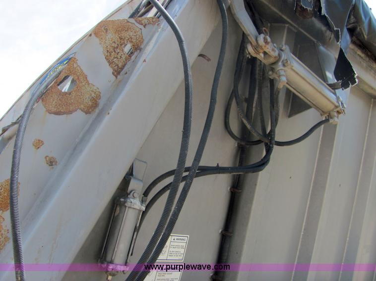 image for item 4618 2000 Red River Valley HULV237 live bottom trailer