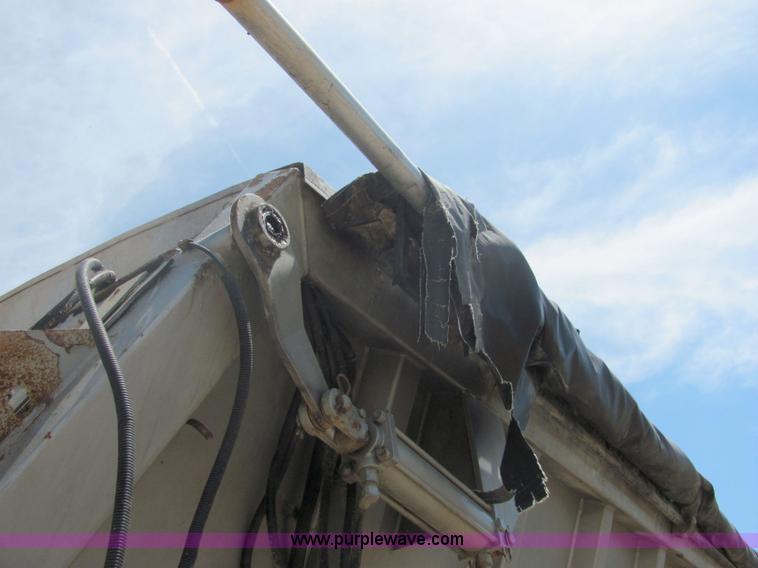 image for item 4618 2000 Red River Valley HULV237 live bottom trailer