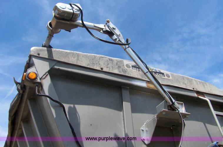 image for item 4618 2000 Red River Valley HULV237 live bottom trailer