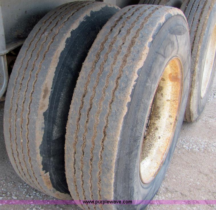 image for item 4618 2000 Red River Valley HULV237 live bottom trailer