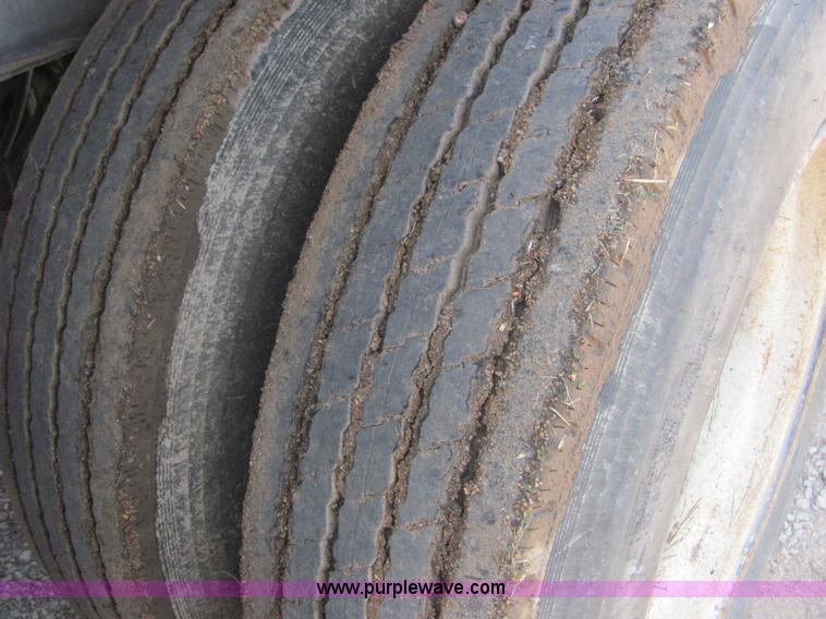 image for item 4618 2000 Red River Valley HULV237 live bottom trailer