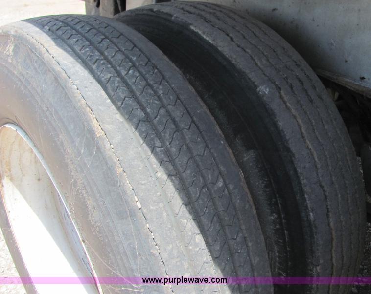 image for item 4618 2000 Red River Valley HULV237 live bottom trailer